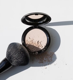 SOFT BLUR TRANSLUCENT MINERAL POWDER MARIA &Aring;KERBERG 