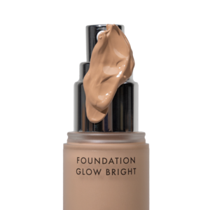 FOUNDATION GLOW BRIGHT | MARIA ÅKERBERG | Neutrale tot koele tint, sproetjes